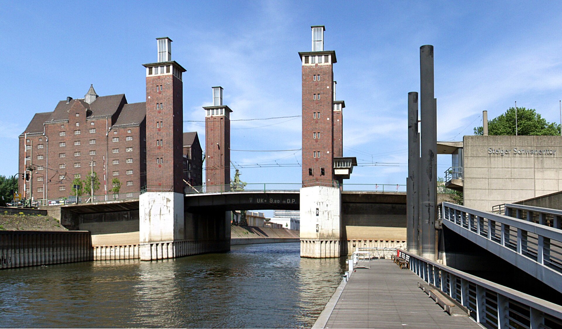 Stadtmotiv in Duisburg – Duisburg - Schwanentorbrücke 1